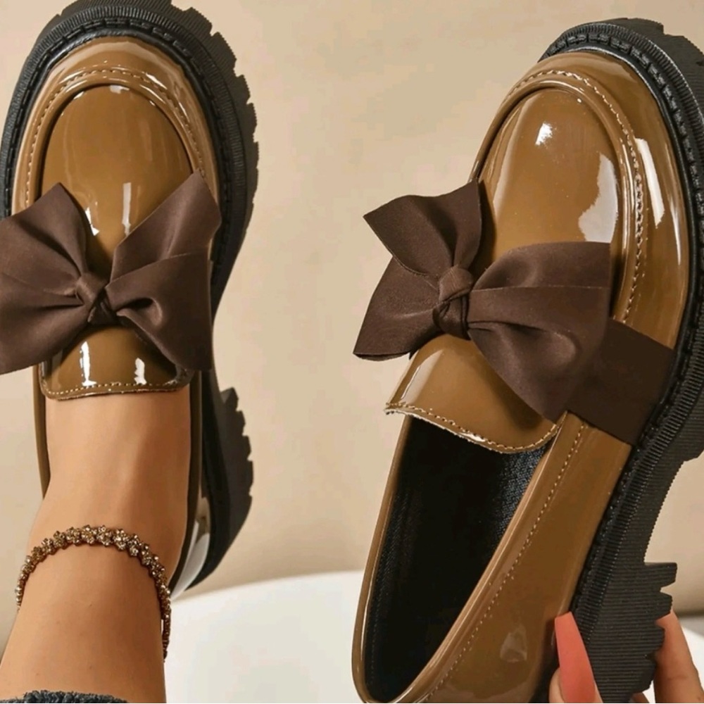 Elegant Brown Patent Platform Loafers with Bow Accent NWT - Picture 3 of 5